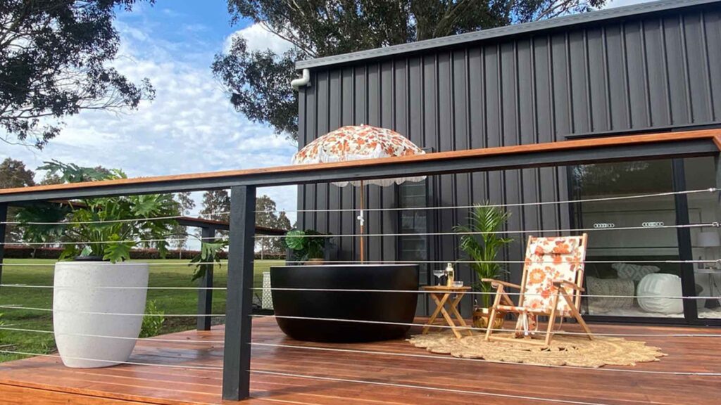 Tiny House with a bath outside